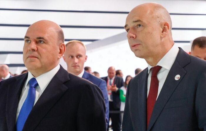 «Правительство тратит деньги как не в себе»: «Дыра» в бюджете России почти достигла 5 трлн рублей