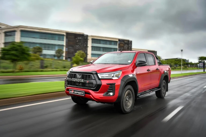 ����� Toyota Hilux ��������� � ������ ����� �� 2 ��� ������