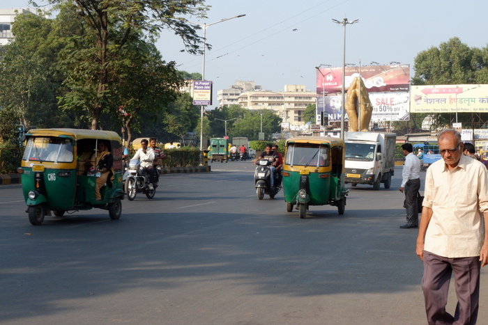 Тук-тук (бешенный мотороллер) Индия, Общественный транспорт, Прощение