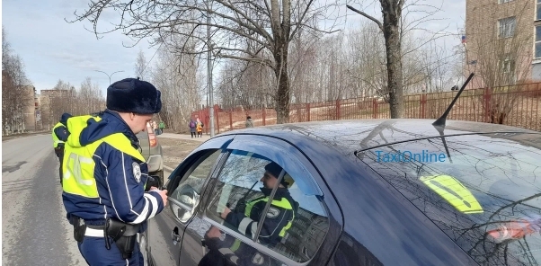 Какие бывают проблесковые маячки и кому из них уступать дорогу