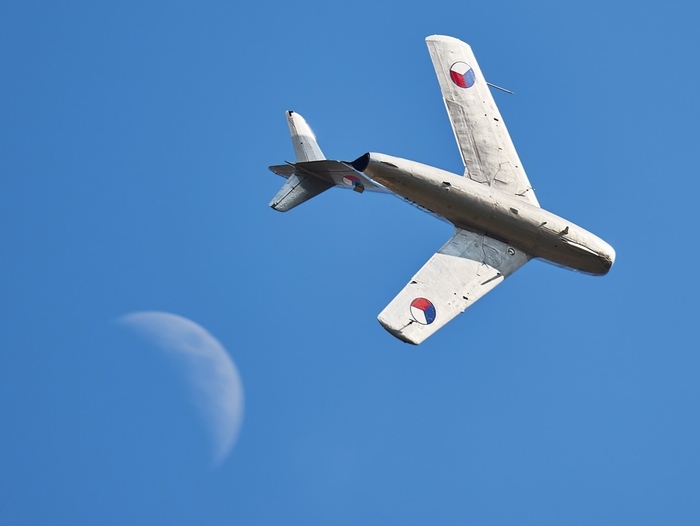 Парный пилотаж Миг-а и Луны