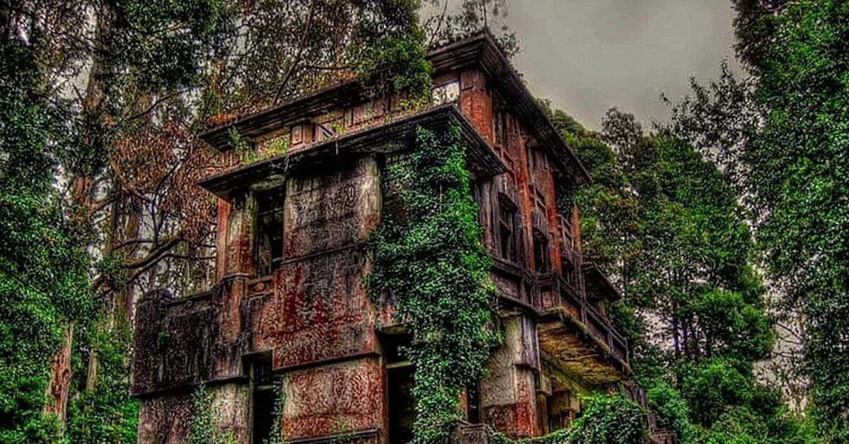 Позабытые места. Заброшенный город Килунг Тайвань. Заброшенные руины Геншин. Старинный особняк заросший сад Фэйри. Заброшки деревни Японии.