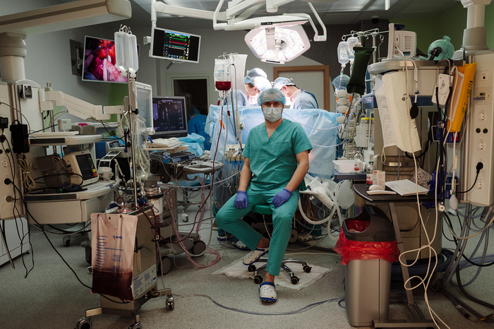 Чем занимается анестезиолог во время операции?