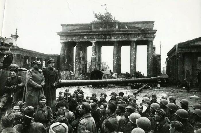 2 мая 1945 года