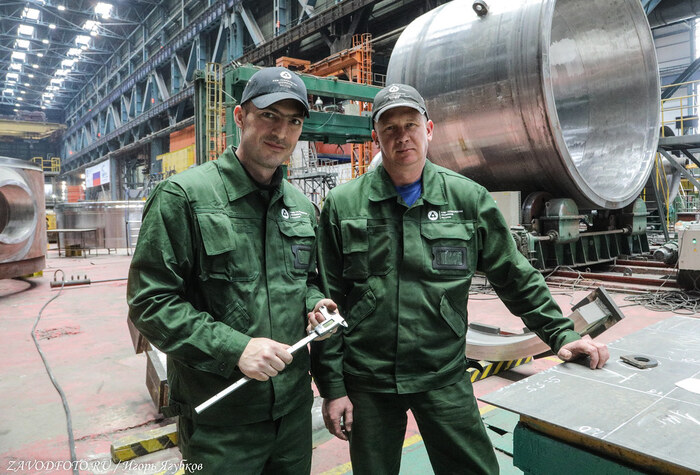 Из серии «Именно они делают Россию великой» / снято мной на Атоммаше (входит в машиностроительный дивизион Росатома - Атомэнергомаш)