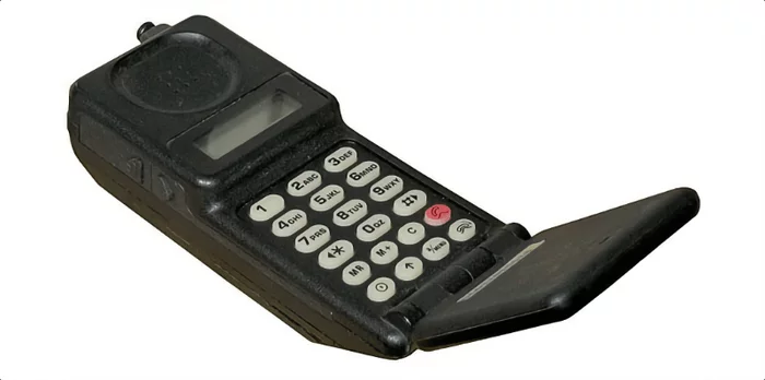 Motorola: история краха компании, которая создала первый мобильный телефон Моторола, YouTube, Motorola razr V3, Motorola e398, Apple, Lenovo, Nokia, Видео, Длиннопост, История (наука) Motorola: история краха компании, которая создала первый мобильный телефон Моторола, YouTube, Motorola razr V3, Motorola e398, Apple, Lenovo, Nokia, Видео, Длиннопост, История (наука)