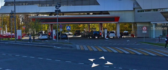 Как правильно проехать на заправку? | Пикабу