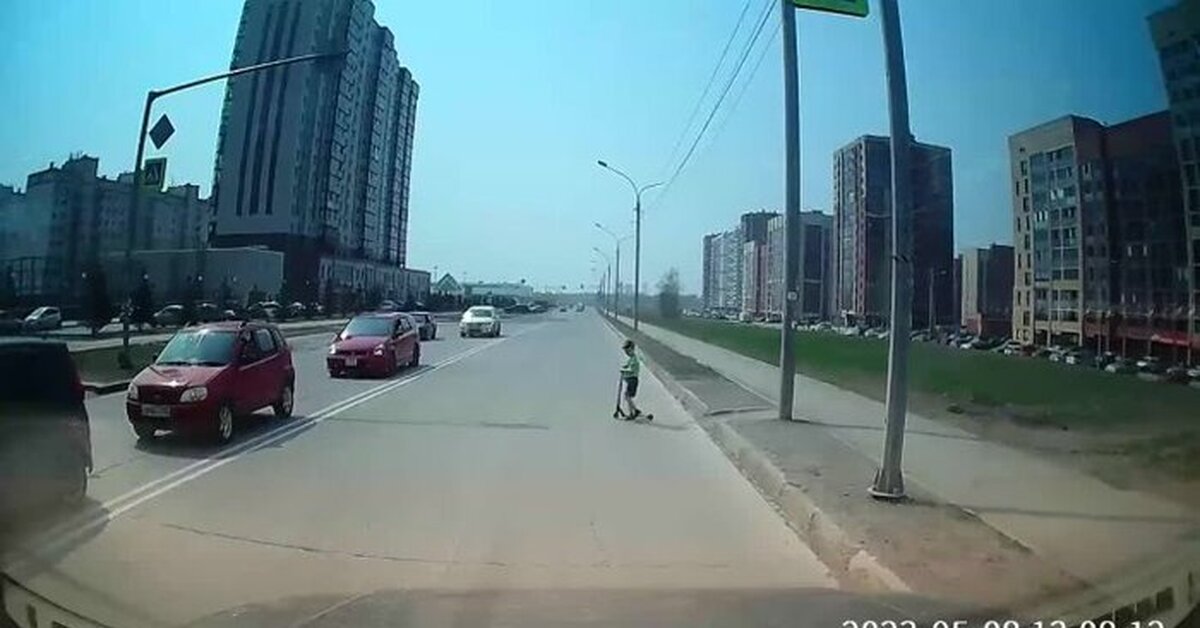 Новосибирск. Хендай на пешеходном переходе чуть не сбил ребенка | Пикабу