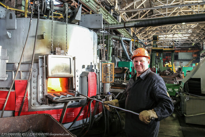 Из серии «Именно они делают Россию великой» / снято мной на Производственном комплексе «Завод турбинных лопаток»