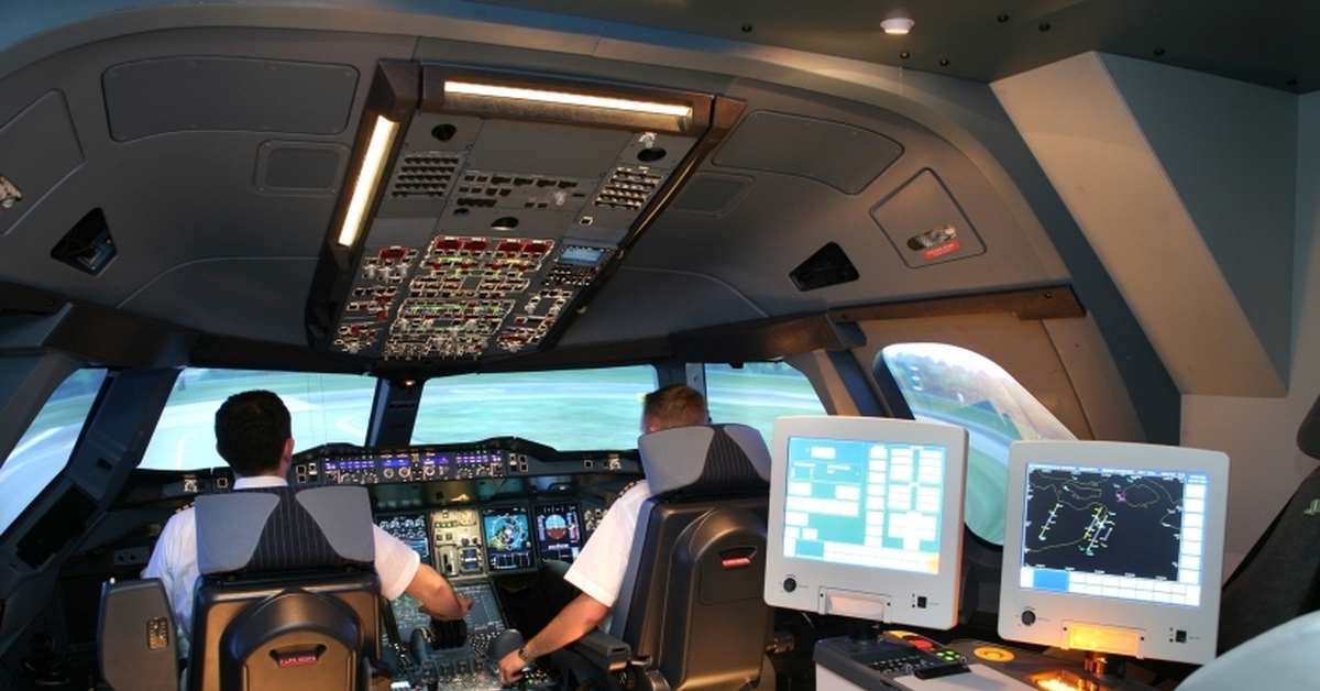 Специалист по летательным аппаратам. Авиатренажер 737. Тренажер а320. A380 Cockpit. Штурвал на Airbus a380.