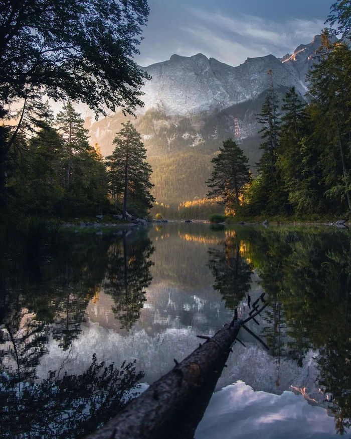 Зеркальное озеро