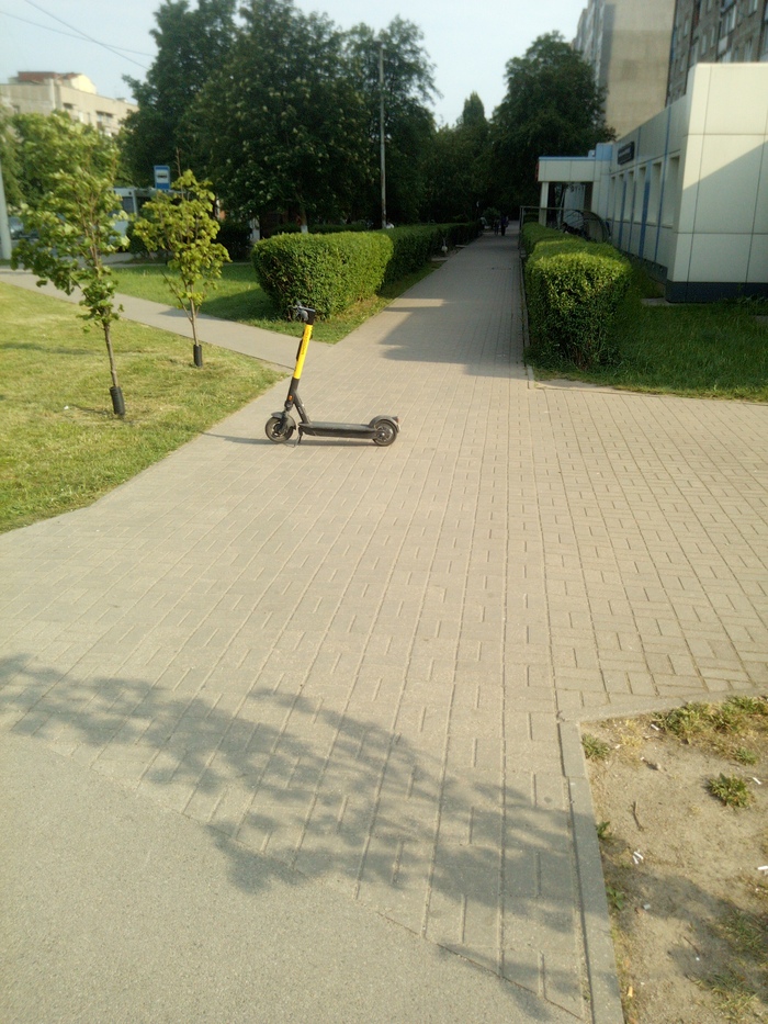 Камень в самокатчиков | Пикабу