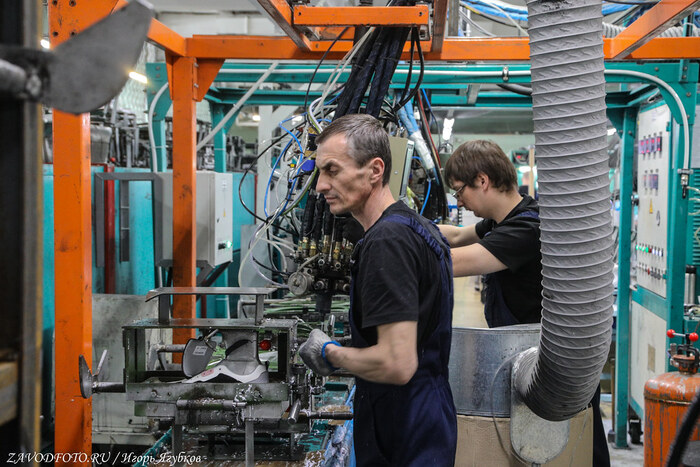 Из серии «Именно они делают Россию великой» / снято мной на обувной фабрике Юничел