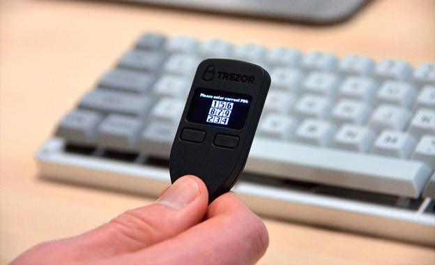   Ledger Recover     Trezor