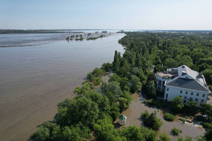 Каховская ГЭС полностью ушла под воду | Пикабу
