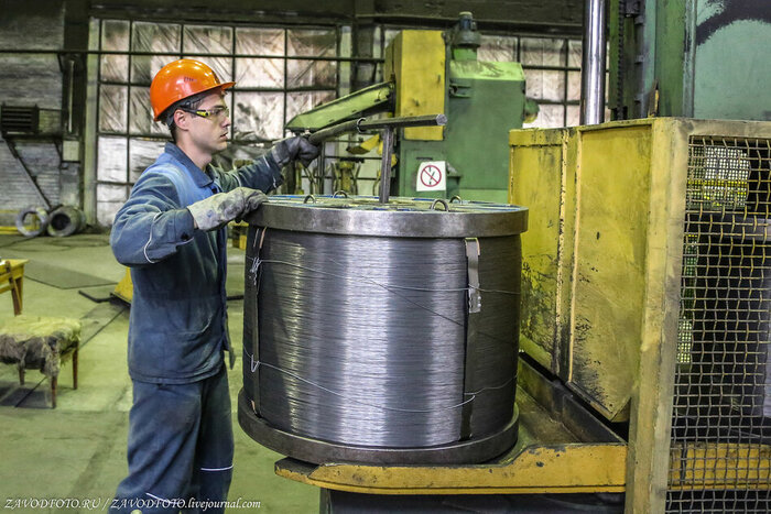 Из серии «Именно они делают Россию великой» / снято мной на заводе ММК-МЕТИЗ