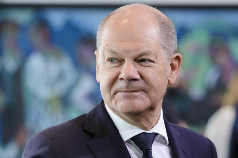 Шольц заявил о желании поговорить по телефону с Путиным