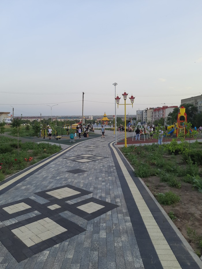 Бунд) одна из аллей моего города)