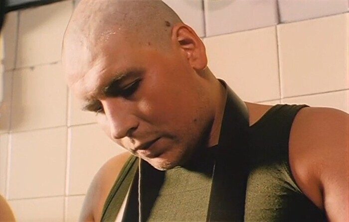 А я себе палец пришил...