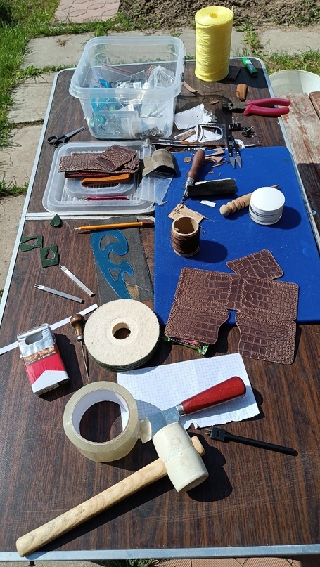 Я успел на плюсы? На выходных вот кроил и шил кошелек