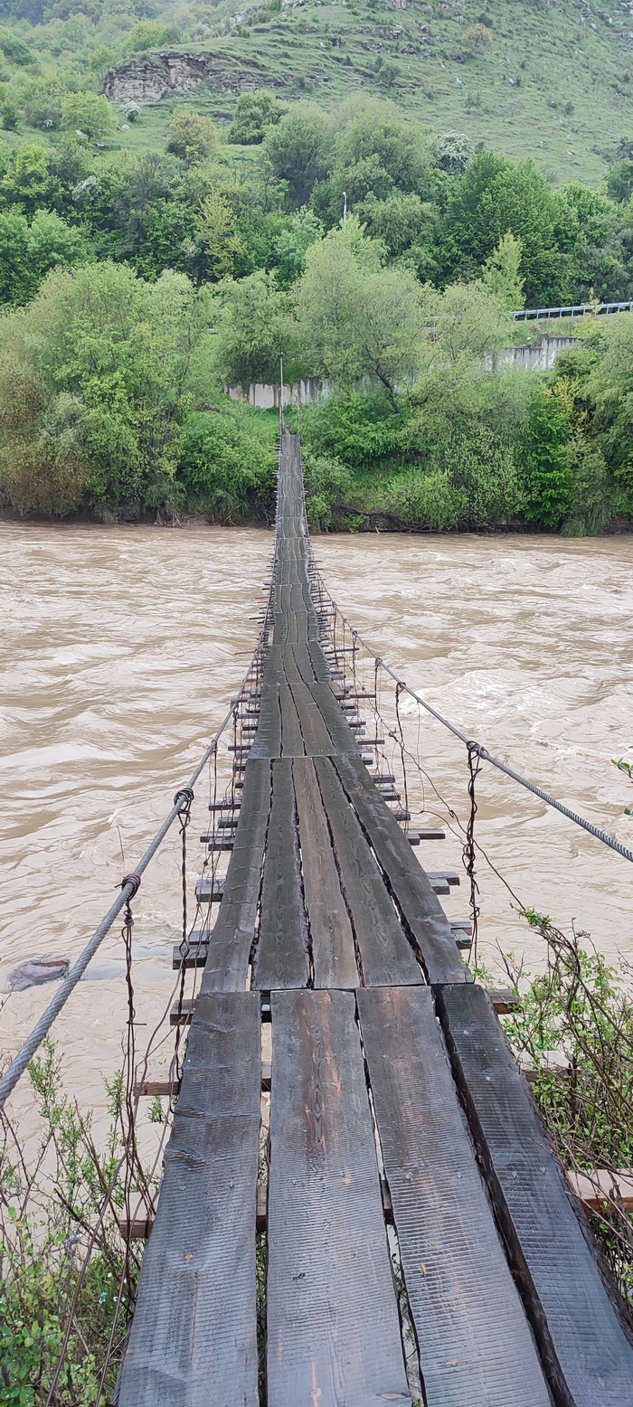 Это просто частично деревянный мост