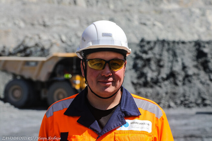 Из серии «Именно они делают Россию великой» / снято мной на Быстринском ГОКе