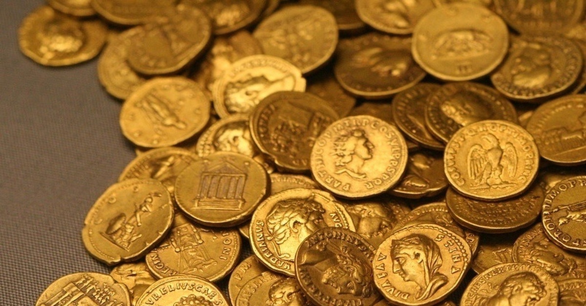 Богатство древней эпохи. Монета Золотая. Золотые монеты древности. Древние деньги. Деньги золотые монеты.