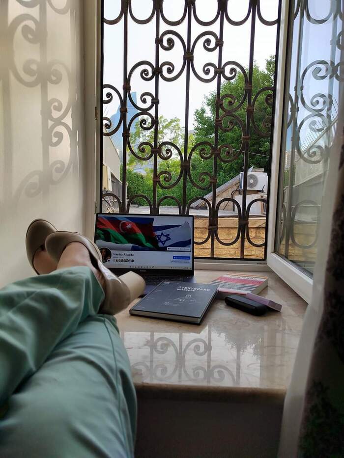 Ответ на пост «Просили флэшмоб ножек»