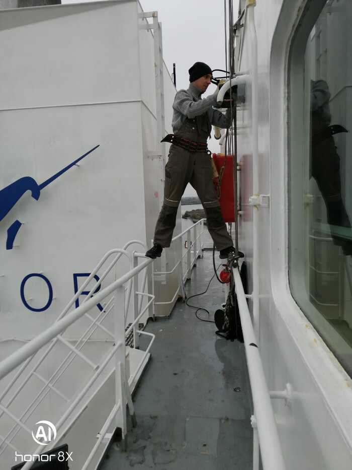 Моя работа, монтажник (ставлю камеры на сухогрузе)