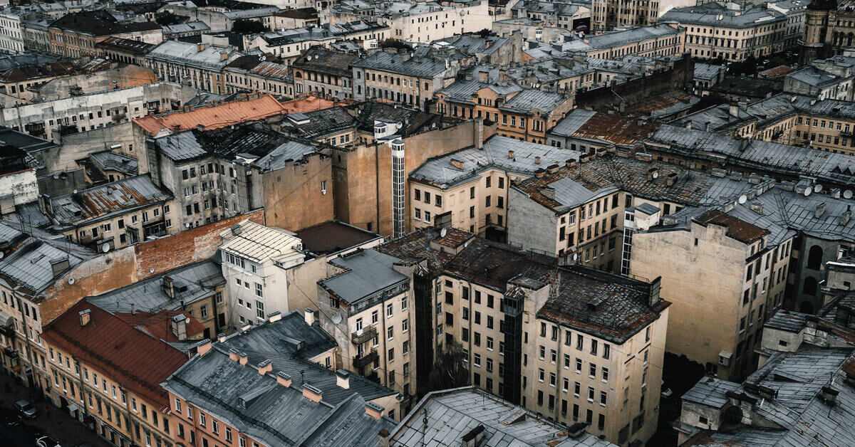 Самые плохие районы петербурга. Трущобы Санкт-Петербурга. Трущобы Питера. Санкт-Петербург окраины. Петербургские трущобы Васильевский остров...