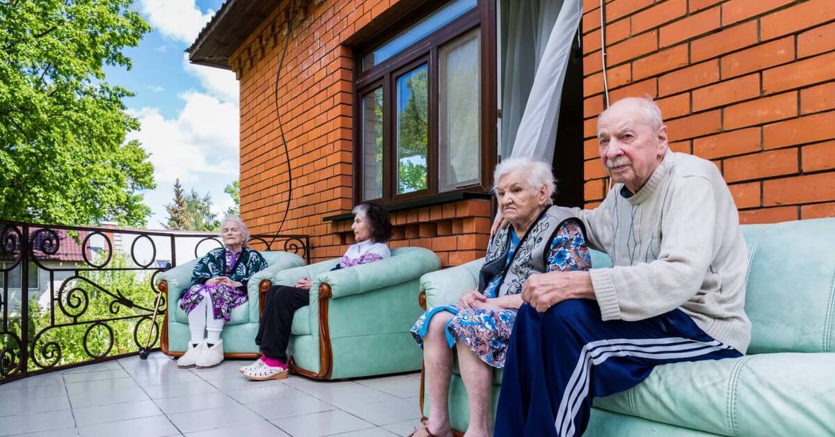 Пансионат для пожилых кировский. "Пансионат для пожилых людей и инвалидов "Созвездие" Самара. Пансионат для престарелых с деменцией в Екатеринбурге. Дом престарелых. Дом пансионат для пожилых.