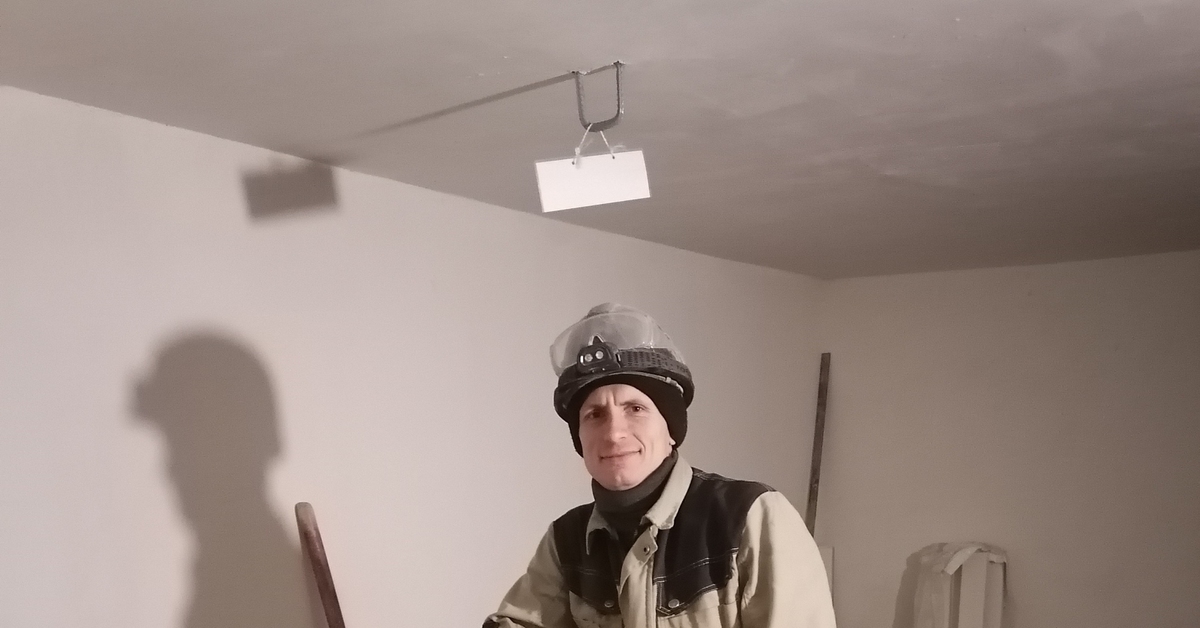 Ну раз пошла такая пьянка, то вот моя работа - монтажник лифтов ...