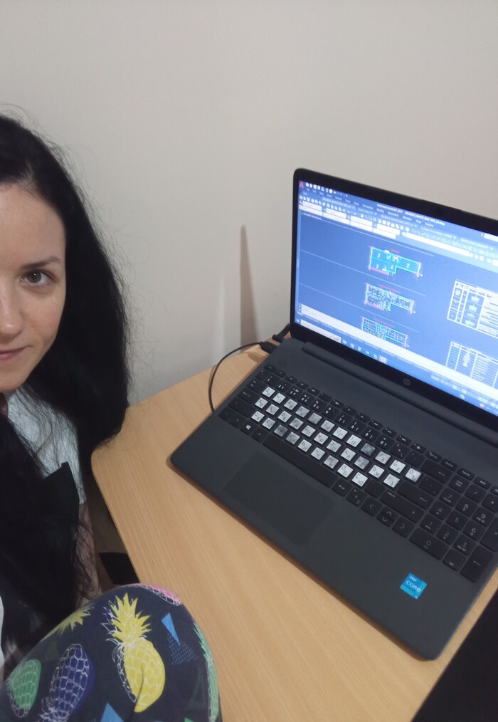 Во время работы. Я архитектор на удалёнке. Работаю в пижаме