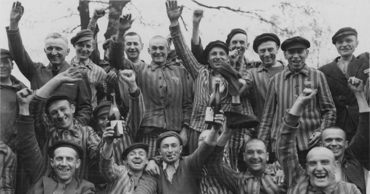 Знаменитые узники. Лагерь аушвиц-биркенау люди. Освенцим концлагерь узники. Узники концлагеря бухенвальд. Знаменитые узники.