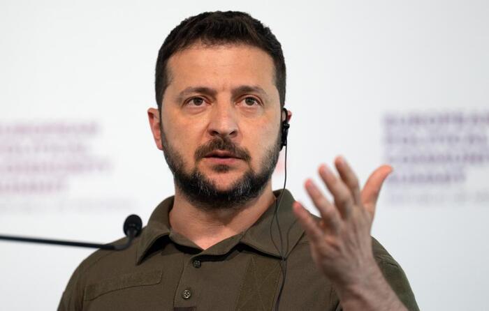Зеленский: для России сейчас было бы правильным просить, чтобы Украину приняли в НАТО