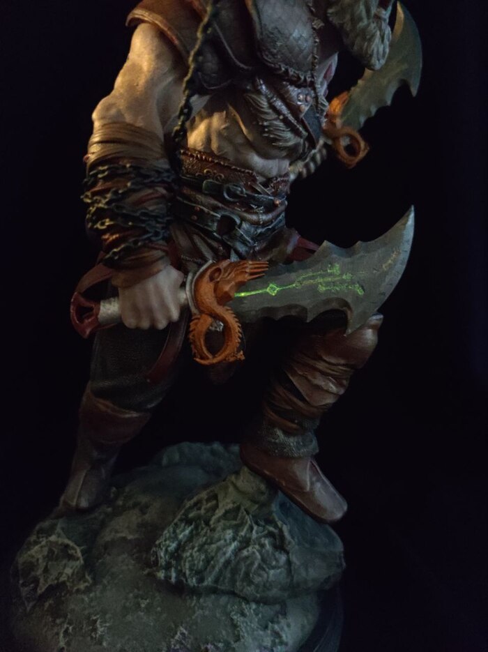 Фигурка Кратоса из God of War | Пикабу