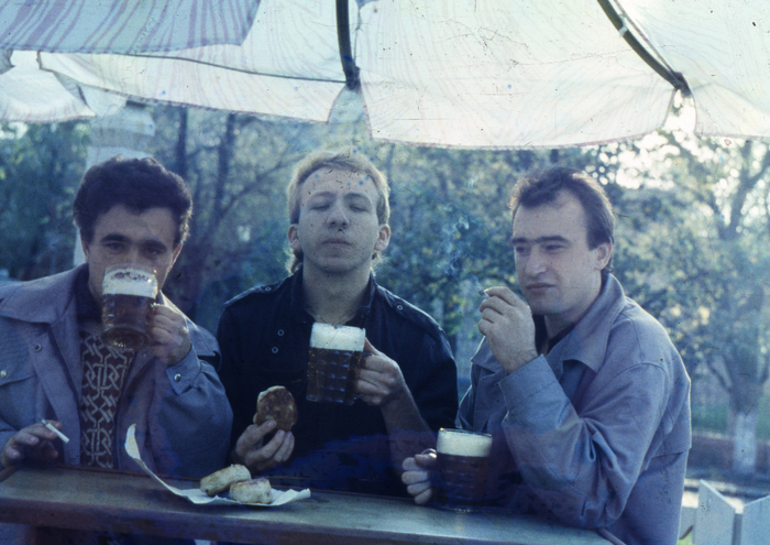 Эх в 90-х было и пиво светлее и трава зеленее...