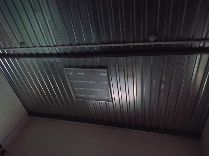 Светящиеся светодиоды при выключенном напряжении