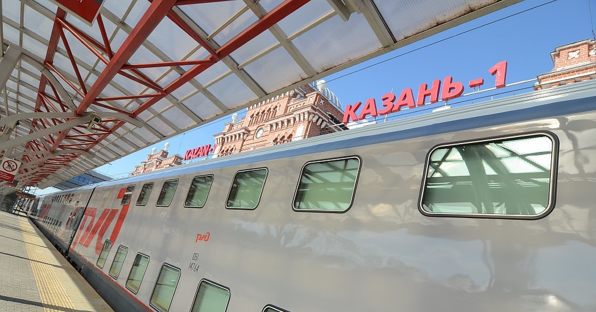 Фото поезда казань. Двухэтажный поезд РЖД В Казань. РЖД Казань Москва. Двухэтажный поезд РЖД Москва Казань. Казанский вокзал поезд Москва Казань.