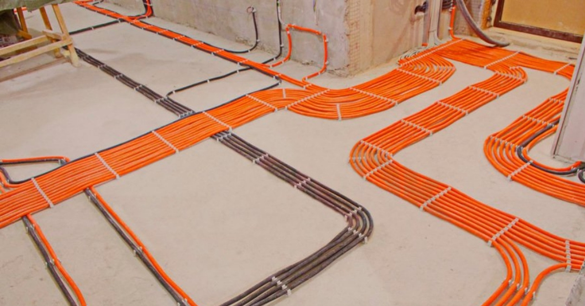 Разводка электрики по полу или по потолку при полах по грунту? | Пикабу