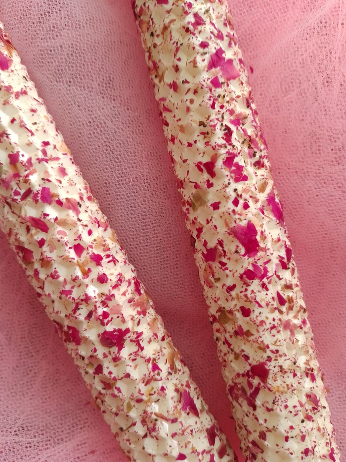 Свечи с лепестками роз | Пикабу