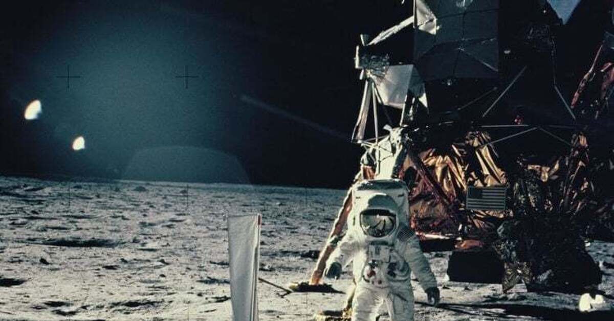 Каком году первый человек ступил на луну