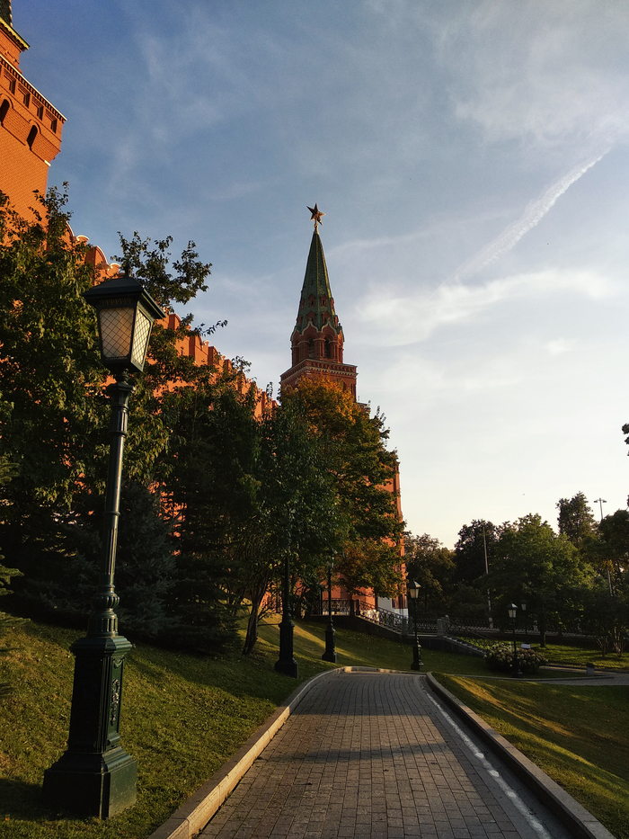 Закатное: У Московского Кремля