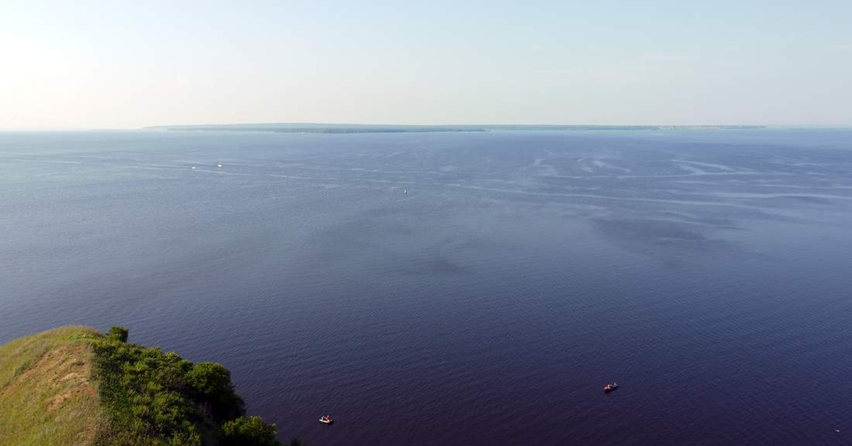 Лобач камское устье. Отель на берегу волги. Устье реки кама и волга. Ниж от висата море. Лобач камское устье.