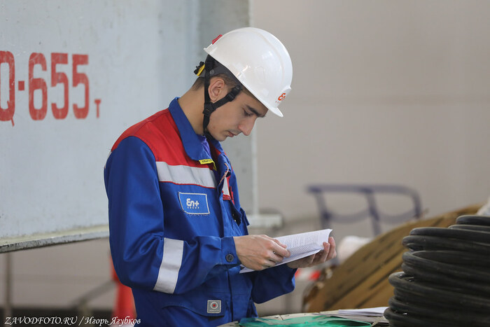 Из серии «Именно они делают Россию великой» / снято мной на Братской ГЭС