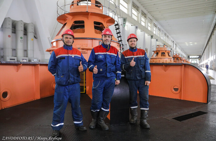 Из серии «Именно они делают Россию великой» / снято мной на Братской ГЭС