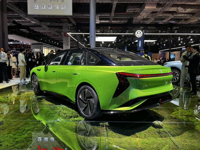 1000 км без подзарядки, замена батареи за минуту, зарядка за 5 минут, пожизненная гарантия и премиальное исполнение Китай, Электромобиль, Hongqi, Faw, Выставка, Шанхай, Авто, Длиннопост, IXBT