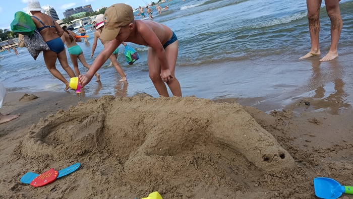 Екатеринбуржцы показали еще больше толп на пляжах в Анапе - 9 июля - balagan-kzn.ru
