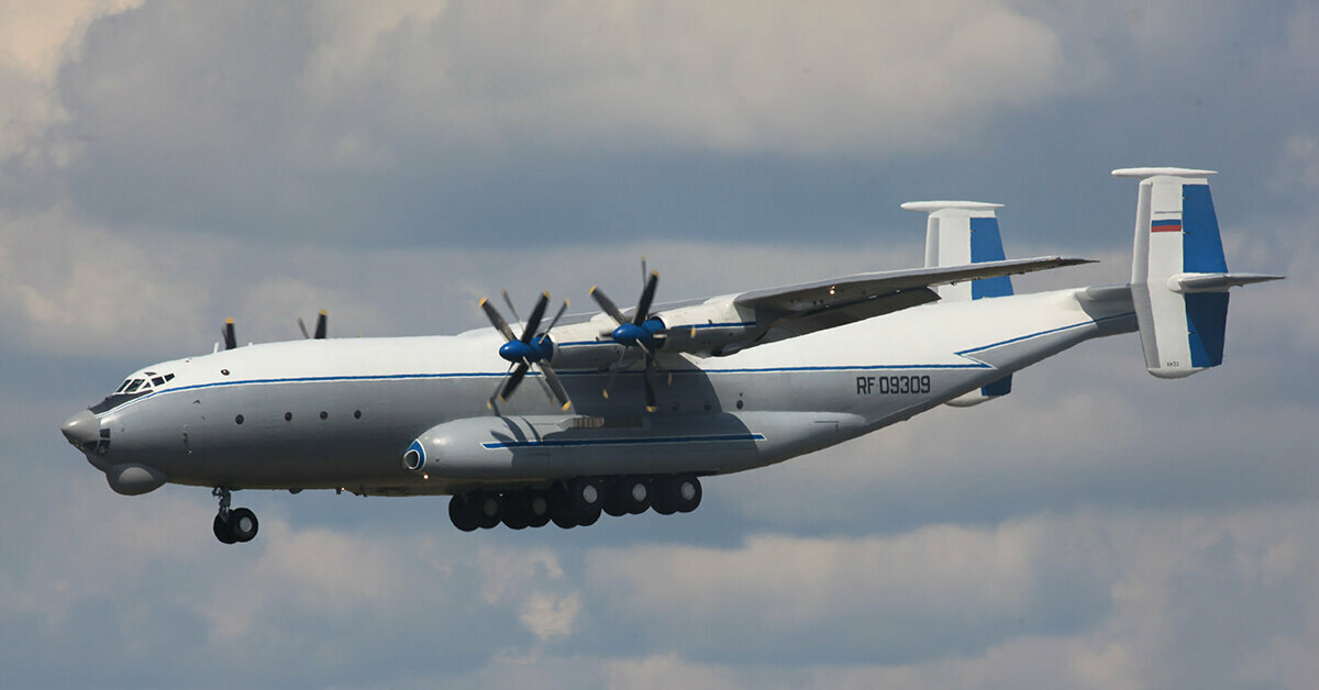 Ан антей самолет. Самолёт Антей АН-22. АН-22 Антей СССР. Турбовинтовой АН 22 самолет турбовинтовой. Тяжёлый военно-транспортный самолёт АН-22 («Антей»).