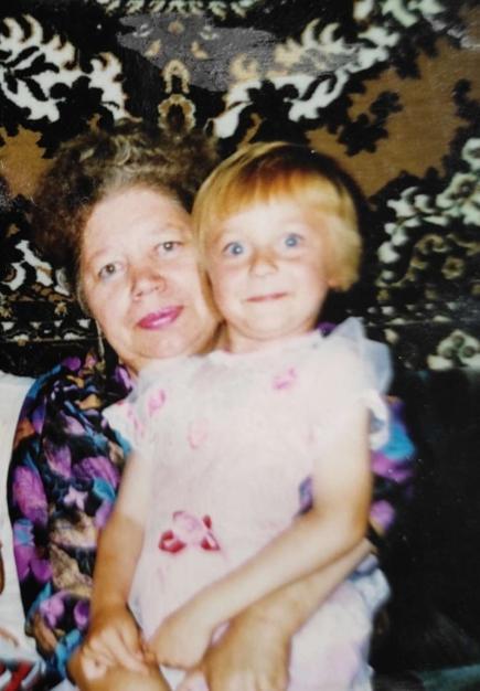 Ответ на пост «Тоже нашла ковровые фотки из 90»